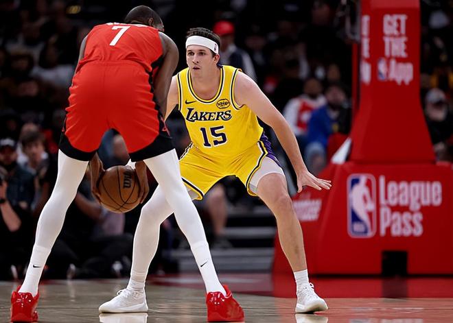 湖人险胜火箭豪取六连胜 里夫斯低迷成关键转折