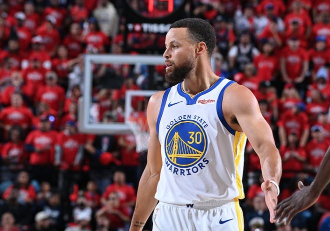 库里生涯第四次附加赛折戟，勇士再陷季后赛边